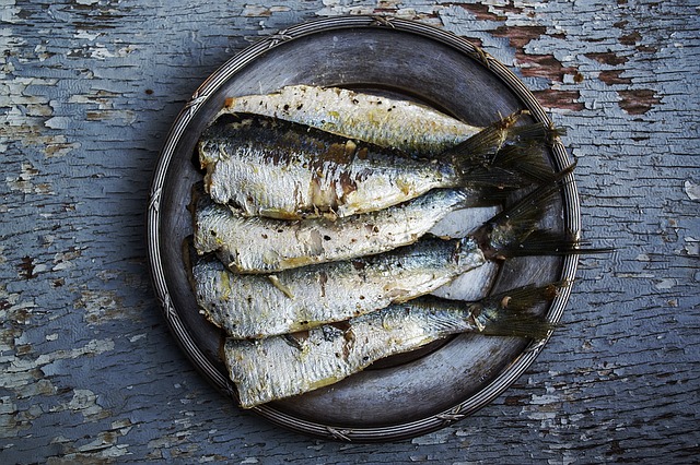 talíř sardinek